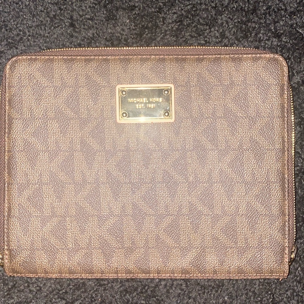 Pre loved Michael kors iPad case/cover. Brown with gold interior W/ 32g iPad - Picture 2 of 7
